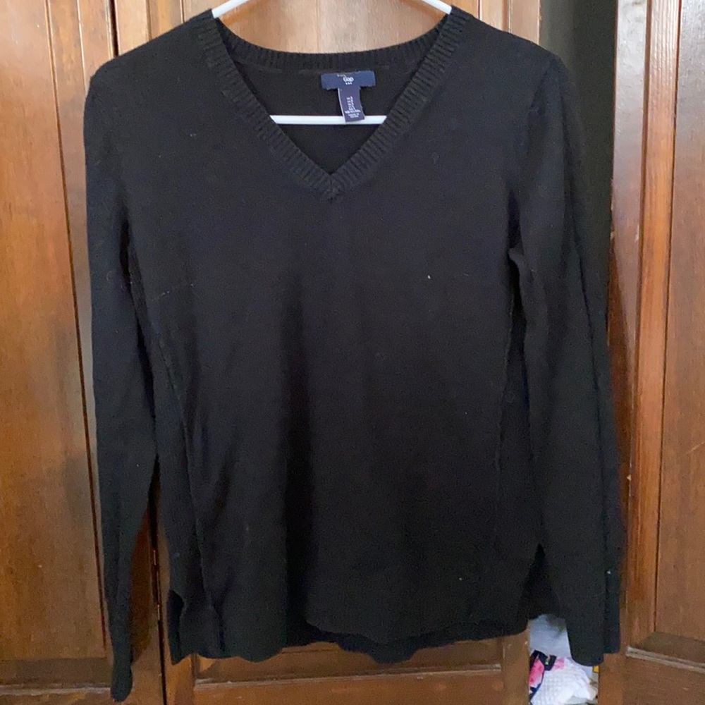 GAP v neck sweater